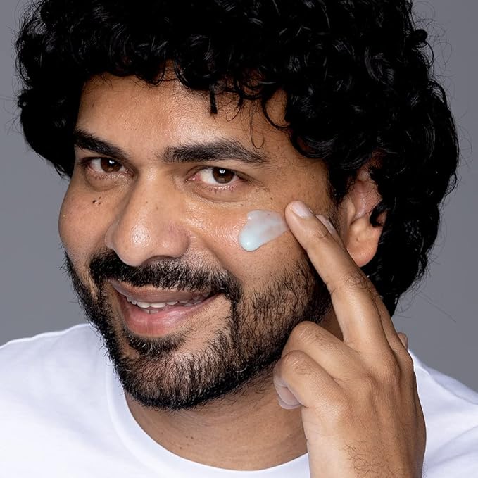 Mens Oil Control 4-Piece Skincare Set, for Oily & Acne Skin, including a Face Scrub, Skin-Clearing Toner, Light Moisturiser, plus a Wash Bag. Aka. SHAKEUP OIL CONTROL POWER PACK