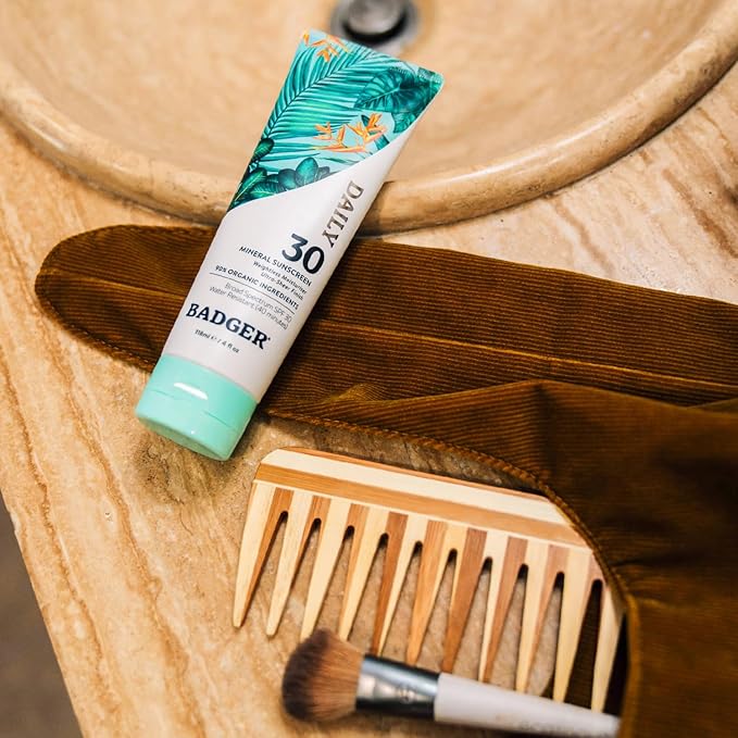 Badger Mineral Daily Sunscreen with Zinc Oxide, Organic Moisturizer with SPF 30, Hydrating Everyday Lotion, Vegan, Gluten Free & Unscented Body Sunscreen, 4 fl oz