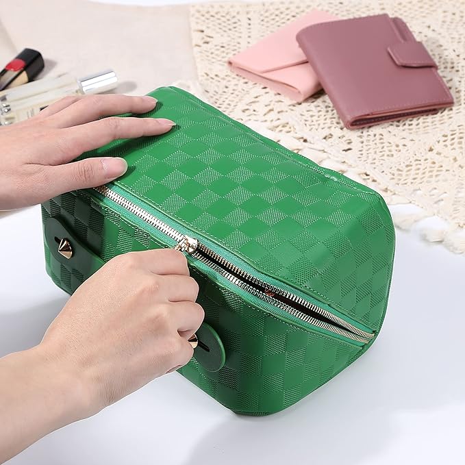 Cessfle Large Capacity Travel Cosmetic Bag Plaid Checkered Makeup Bag Portable Leather Waterproof Skincare Bag with Handle & Divider for Women, 01-Green