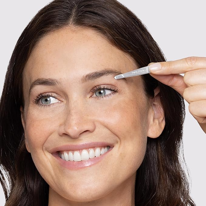 Tweezerman Eyebrow Razor and Mini Tweezer Set with 3 Replacement Blades and Safety Cap (Stainless Steel)