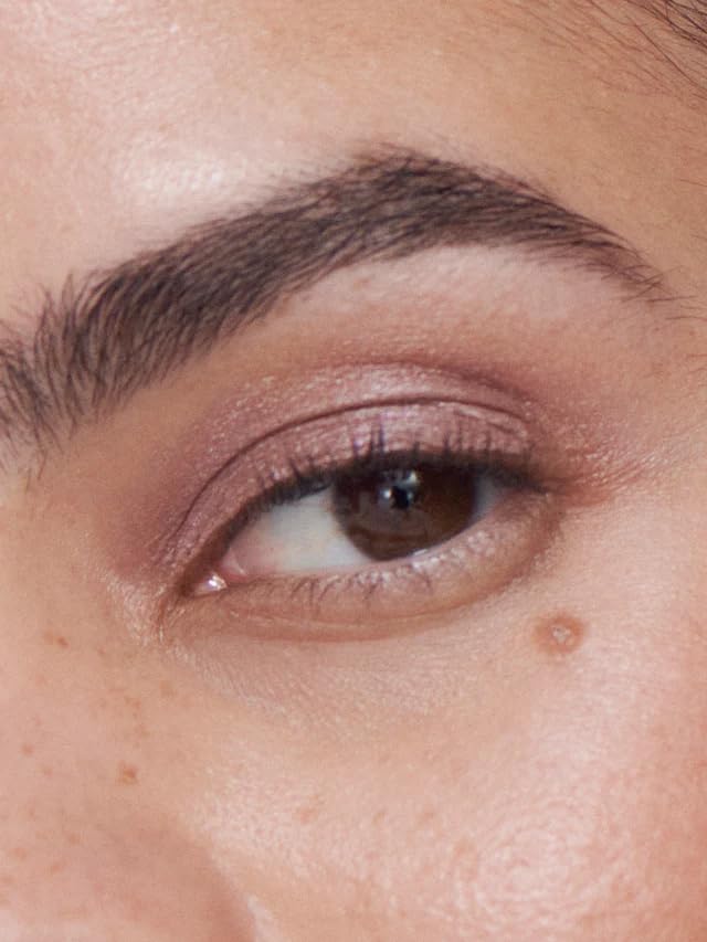 ILIA - Chromatic Liquid Powder Eye Tint | Non-Toxic, Vegan, Cruelty-Free, Quick-Dry, Crease-Resistant, No Budge Color (Dim, 0.12 fl oz | 3.5 ml)