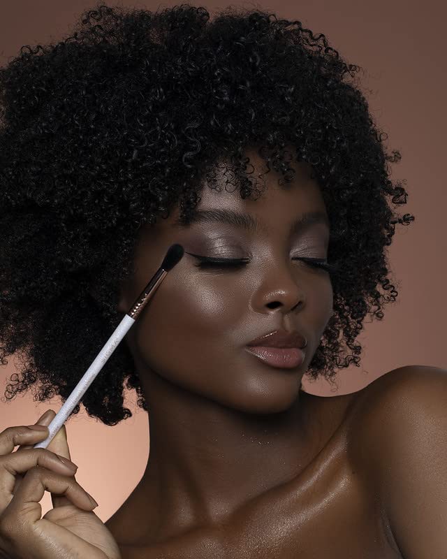 Sigma Beauty Magical Eye Makeup Brush Set – Set of 3 Eye Makeup Brushes, For Shading and Defining Eye Makeup, Includes Sleek Clutch-Style Small Makeup Bag (4 Pcs)