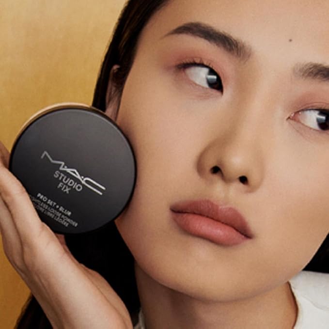 MAC Studio Fix Pro Set + Blur Weightless Loose Powder - Light (Light beige with neutral undertone) - 0.22 oz / 6.5 g