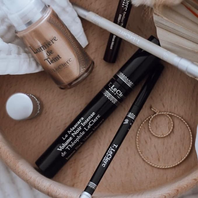 T. LeClerc Waterproof Eye Pencil - Creamy Contour Eyeliner for Water Line & Lash Line Precision Sharp Tip Long Lasting & Defining Easy to Color Smudge Proof Smokey Eye Makeup (Brun Place Des Vosges)