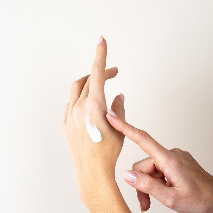 Panier des Sens – Blooming Iris Set for Women – Body Lotion + Shower Gel + Hand Cream - Gift & Birthday Gift for Her - Body Care Kit with 96% Natural Ingredients – Self Care Gifts for women