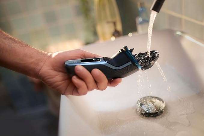 Philips Norelco Shaver 3600 Series, Wet and Dry Electric Shaver, P-Cap, Travel Pouch, Storm Blue, Model S3243/91