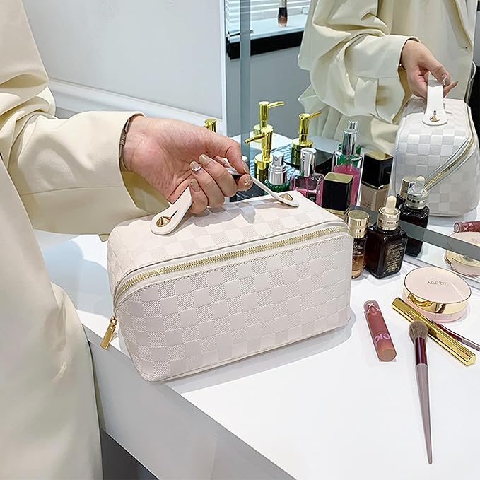 Checkered Makeup Bag Large Capacity Travel Cosmetic Bags for Women Makeup Organizer Bag (White Checkered)