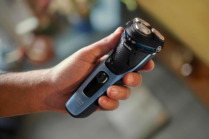 Philips Norelco Shaver 3600 Series, Wet and Dry Electric Shaver, P-Cap, Travel Pouch, Storm Blue, Model S3243/91