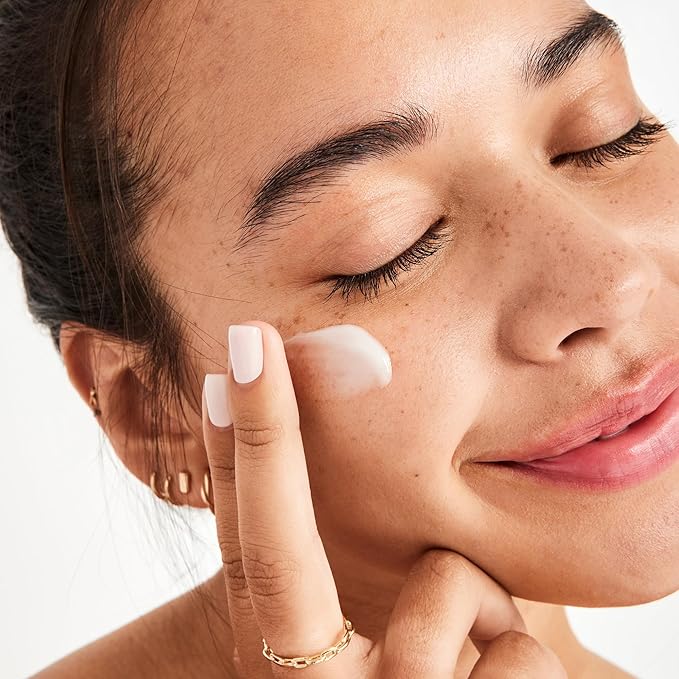 First Aid Beauty - Ultra Repair Oil-Control Moisturizer, Weightless Hydrating Mattifying Cream, Helps Minimize Pores for All Day Shine-Free Skin, Alcohol & Oil Free, Safe for Sensitive Skin, 1.7 oz