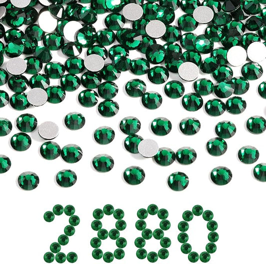 Beadsland Flatback Rhinestones Bulk, 2880pcs Green Rhinestones for Nails Crafts Clothes DIY Decoration, Emerald, SS30, 6.3-6.5mm